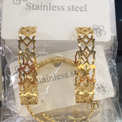 Stainless steel Taigang exaggerated buckle earrings popular beyond fashion.
