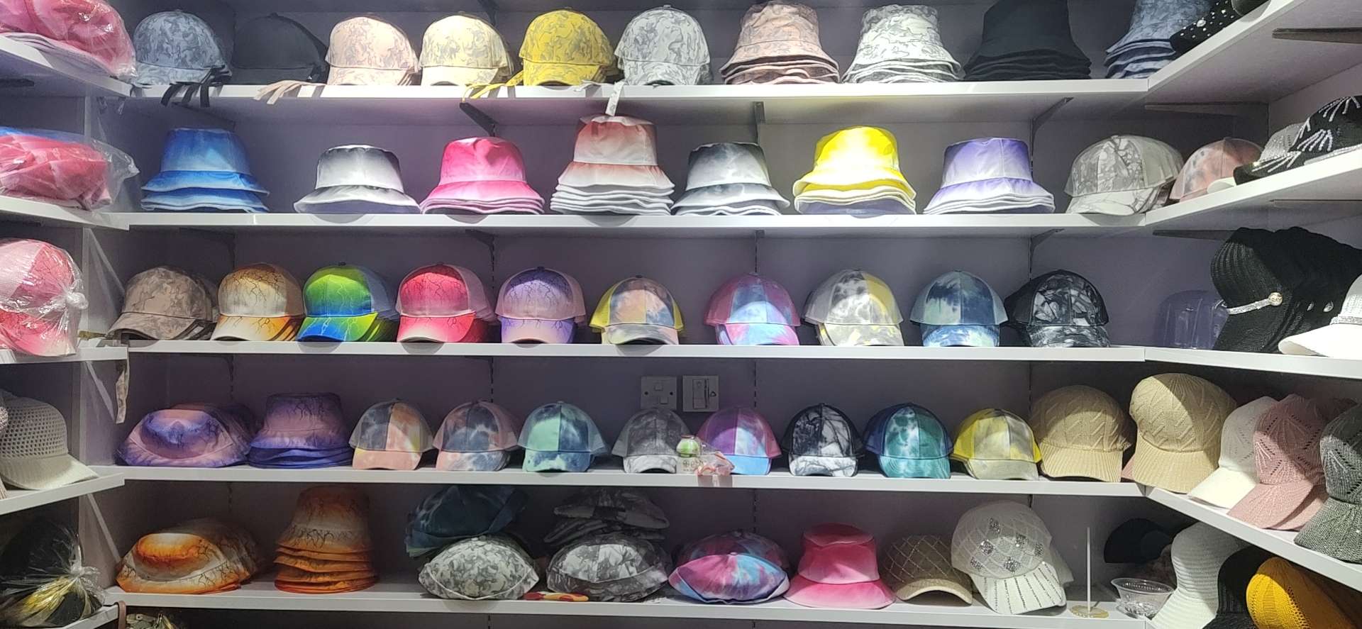 Fashion Dot Diamond Pearl Knitted Baseball Cap details Picture