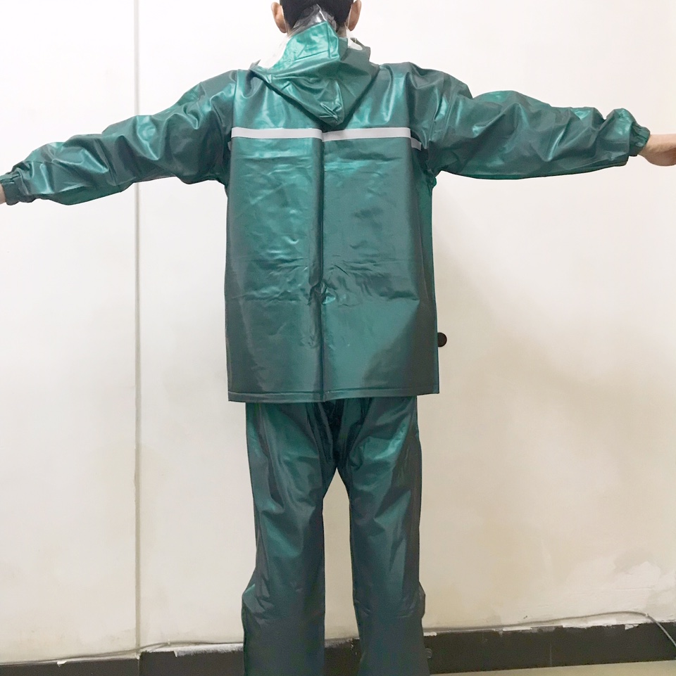 The enlarged and widened pearlescent two-piece labor protection and work raincoat has a reflective strip on the back with a zipper pocket