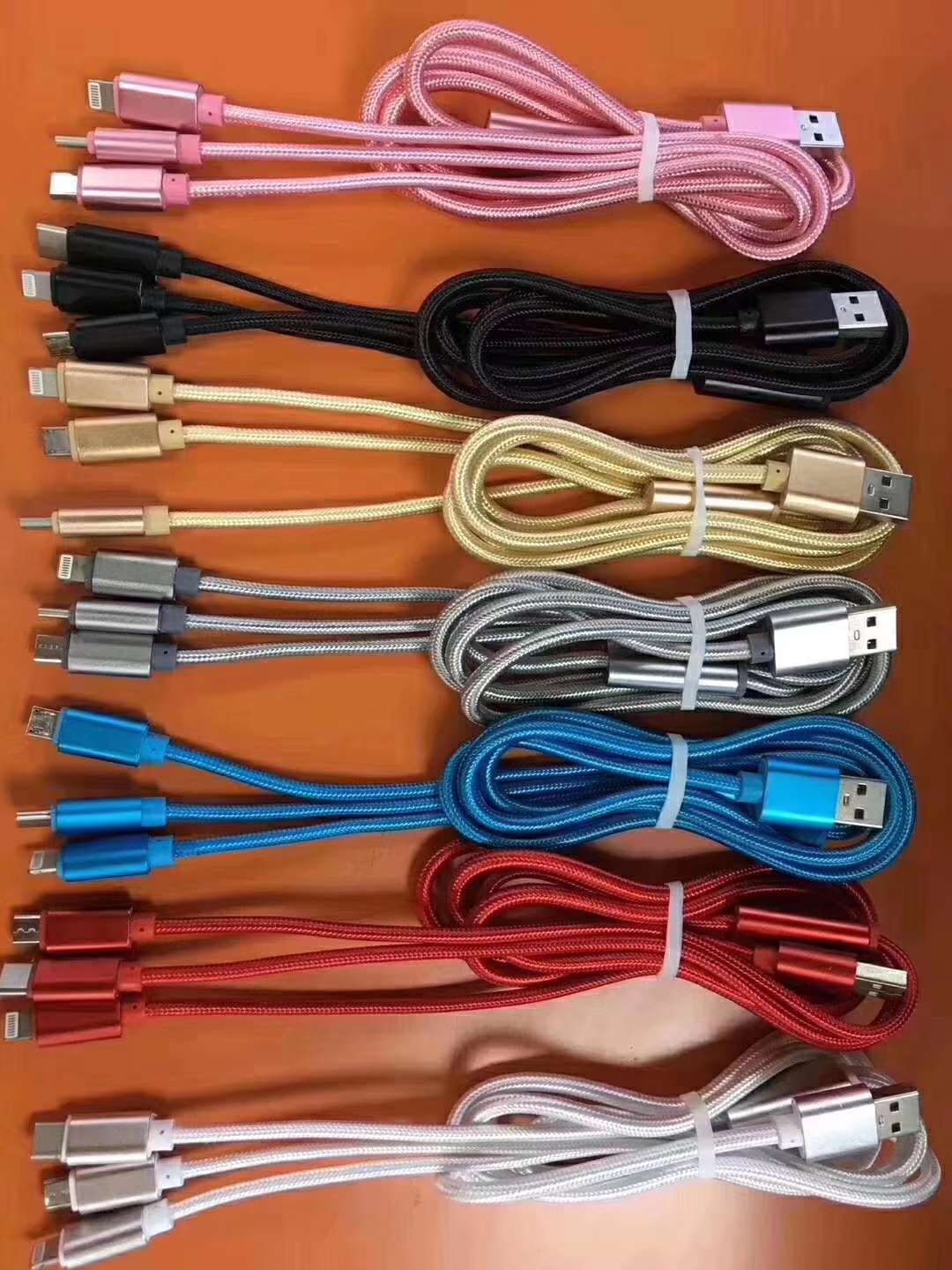 老款  编织一拖三数据线产品图