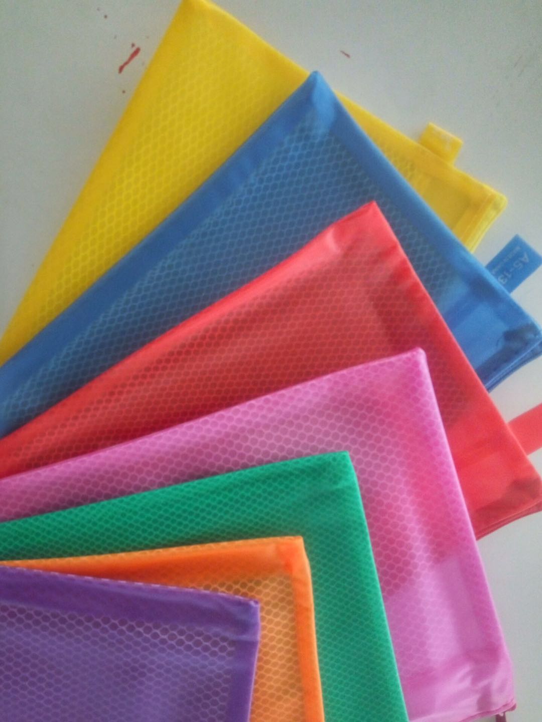 Horizontal file folder detail image 3