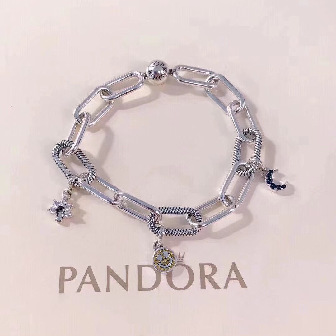 This year's popular exaggerated bracelet for men and women couples.