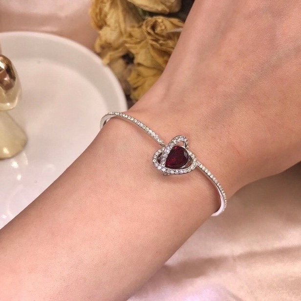 This year's popular exaggerated bracelet for men and women couples