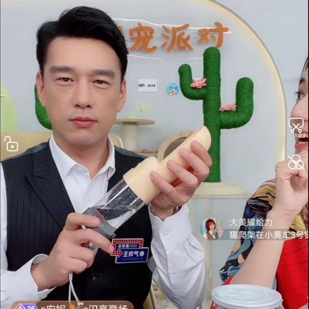 宠物用品随行杯也有相当亮眼的表现哦凭借马卡龙色系与超高实用性，不知道俘获直播间多少姐妹的少女心。和舅舅一样高颜值的明星随