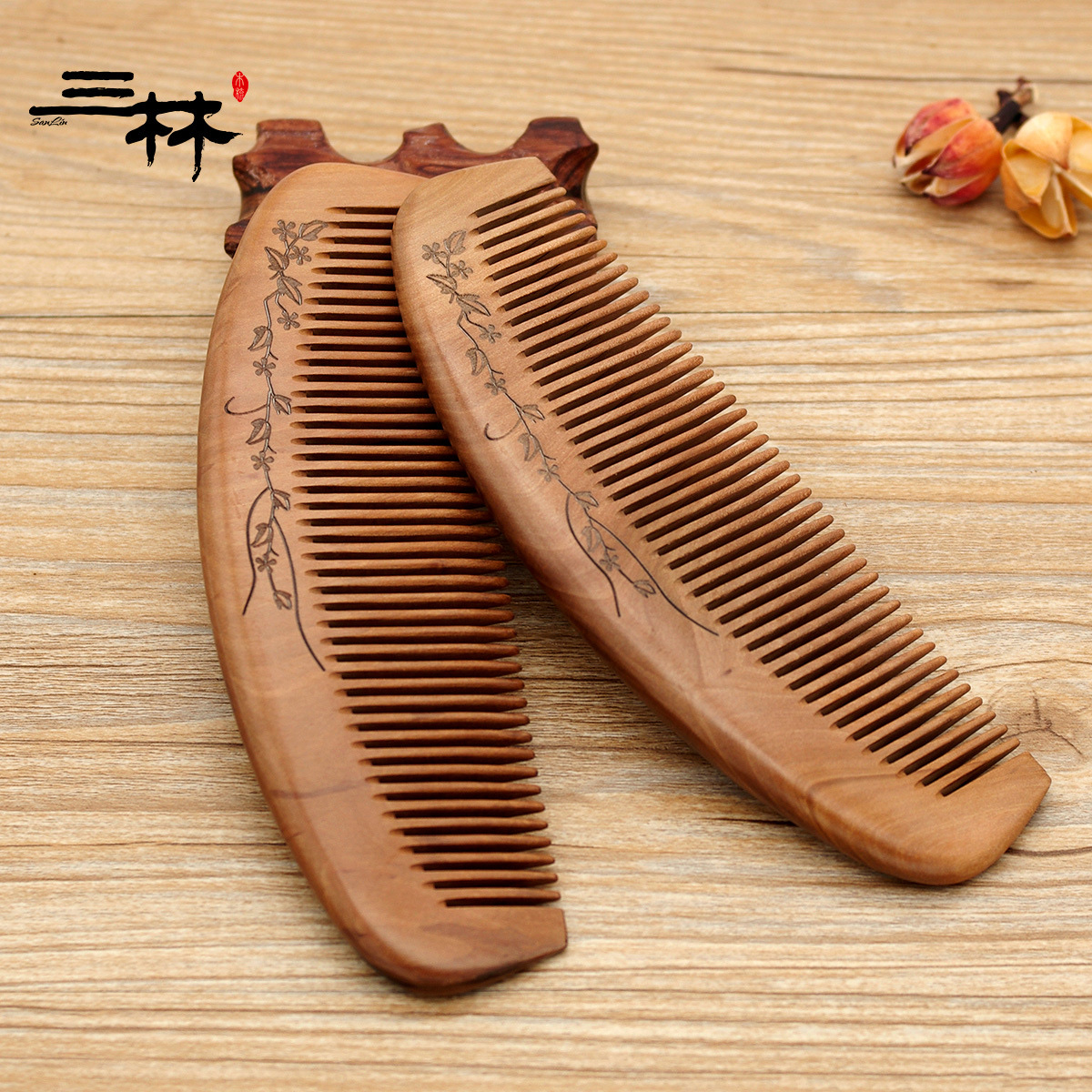 Factory direct sales of genuine natural log peach wood combs, crescent-shaped premium peach wood series beauty combs detail image 4