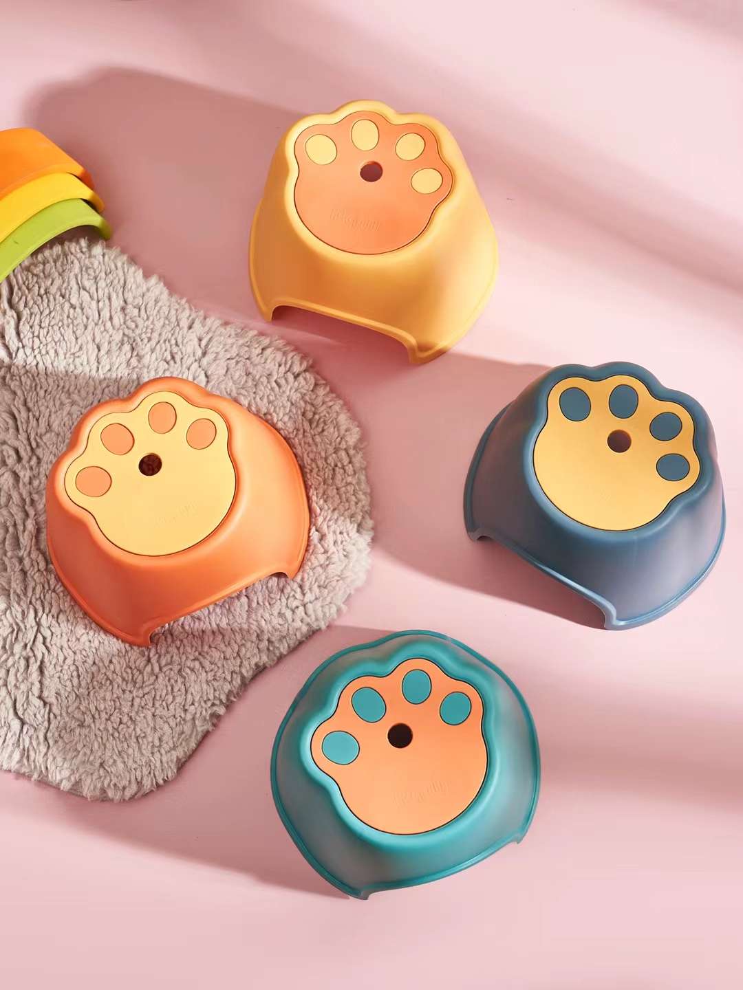 幼儿园塑料凳/小圆凳塑料/小板凳塑料/小凳子塑料/塑料小凳白底实物图