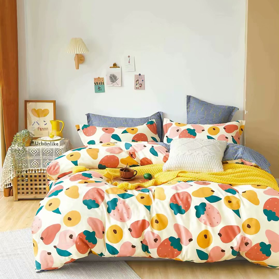 Wholesale and retail of four-piece set, all-cotton strawberry sweetheart in stock
