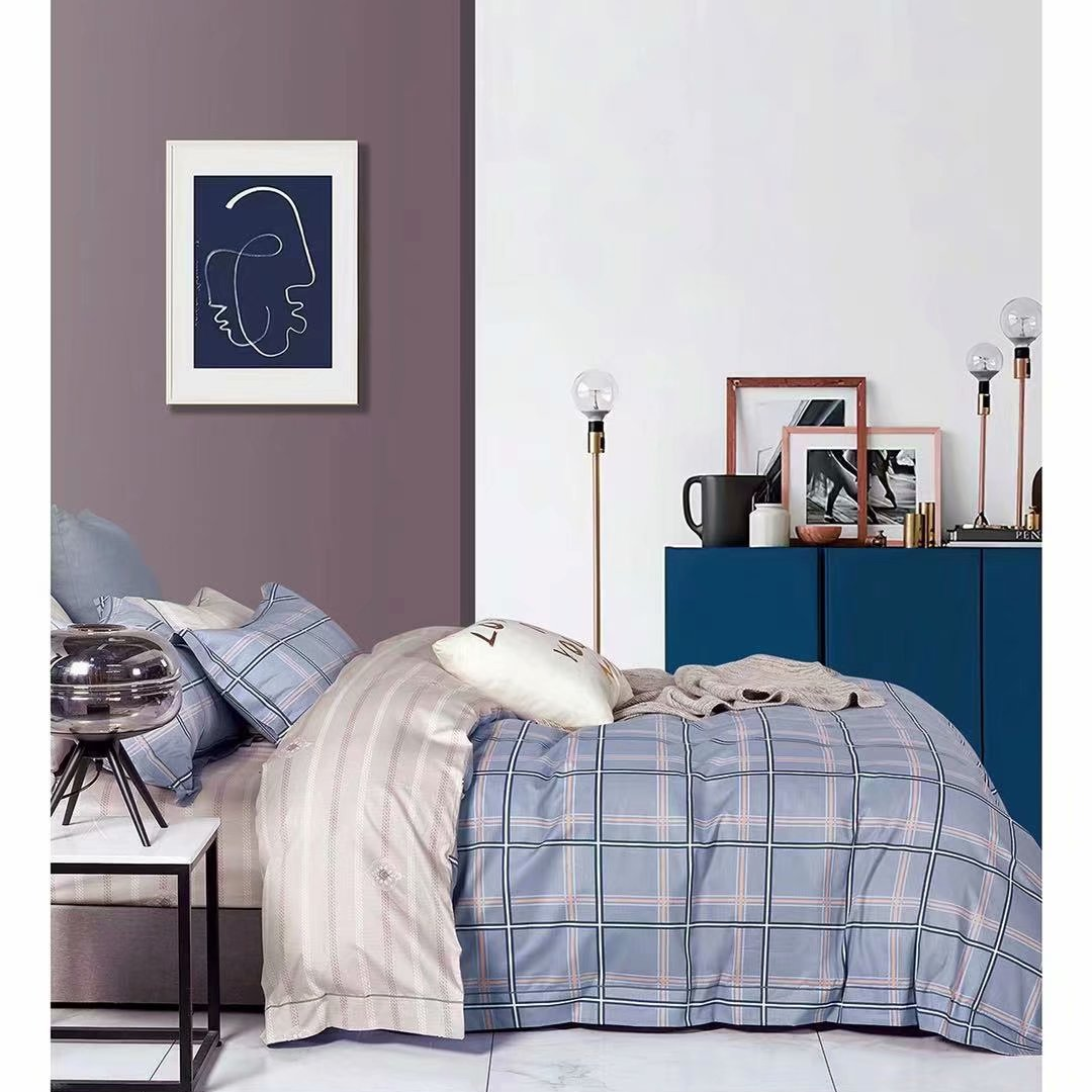 Wholesale and retail of four-piece sets, all cotton in stock, blue checkered