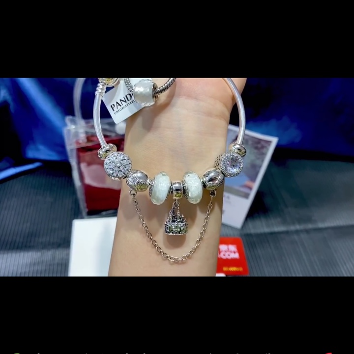 Pandora white explosive stainless steel Tisco earrings are novel and strange.