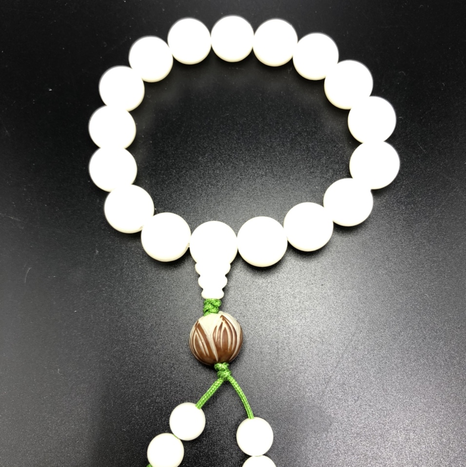 天然白菩提根1.2手链吊天然莲花坠手珠文玩佛珠：义乌国际商贸城一期D区8091祥缘佛珠店图