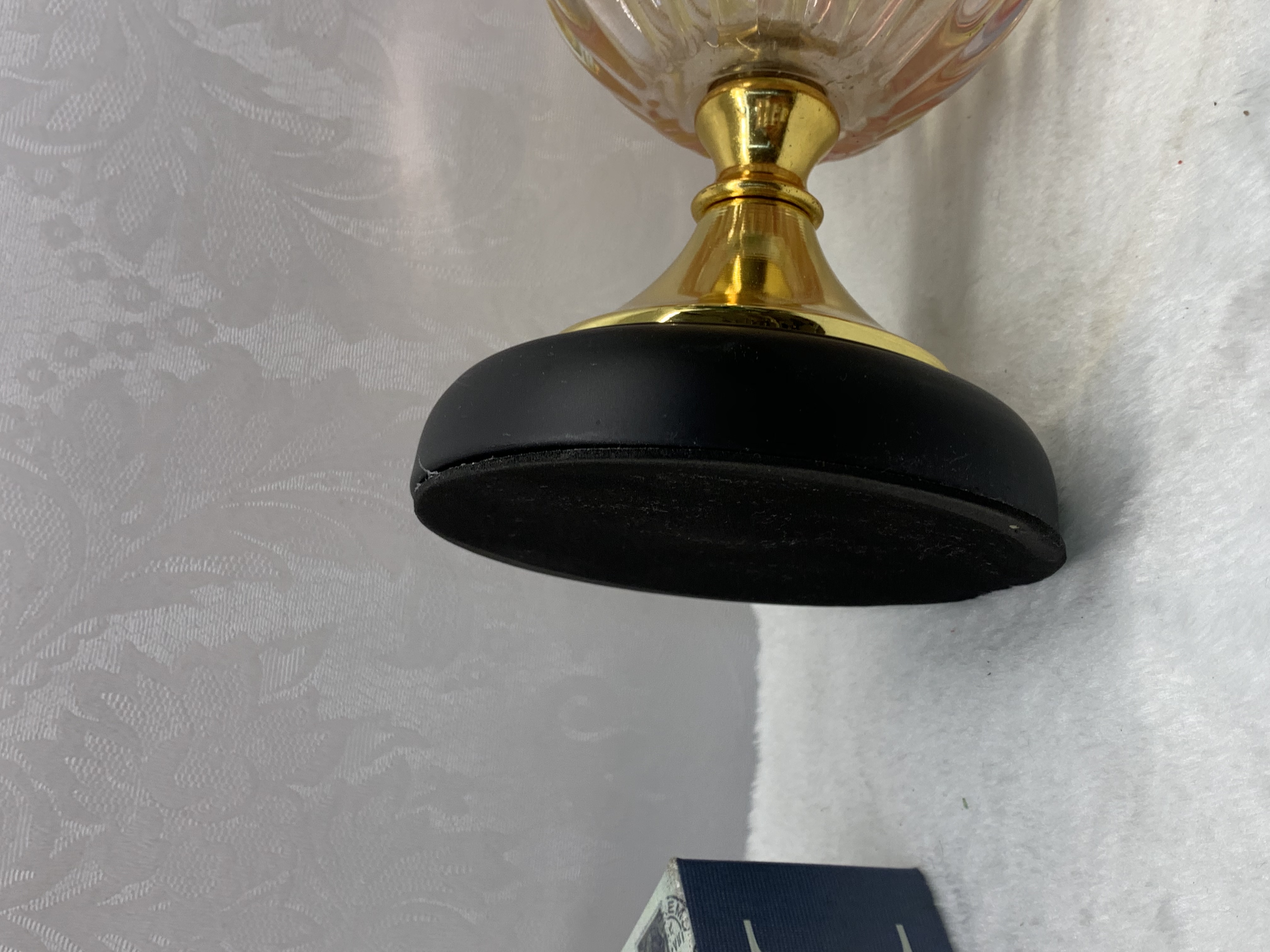 فالإبداع الحديث لا يخلو من معدن مزخرف مزخرف في شكل أزهار في غرفة المعيشة detail image 8