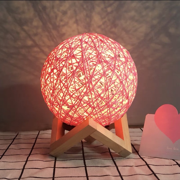 Nordic decorative table lamp for bedroom bedside, popular rattan bulb night light, plug-in energy-saving sleep, starry sky projection, moon pink, 15cm