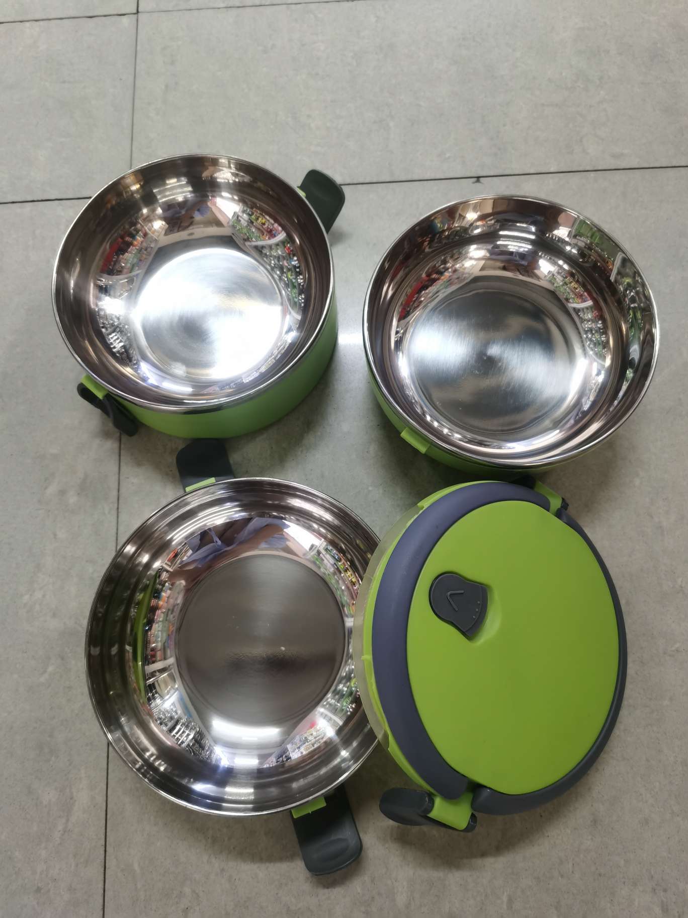 The three-layer insulated lunch box is round Application Scenario