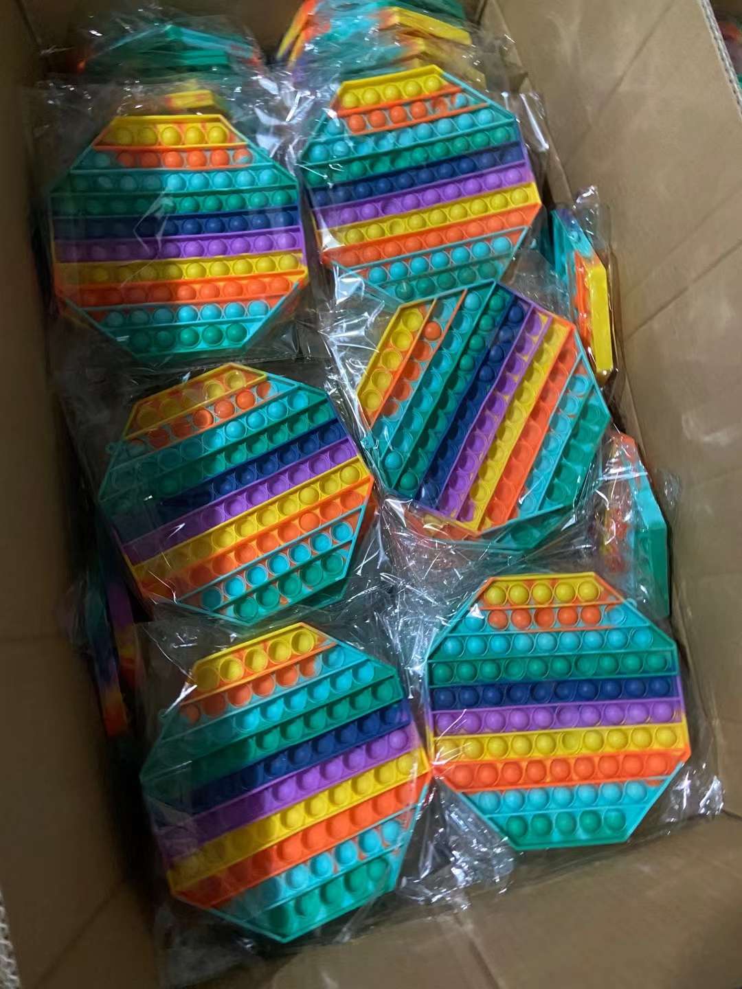 Xinqiqu's Eye-Bursting Dragon 3D printed Rainbow Silicone Unicorn Heart Stress-Relieving Magic Tool, children's educational logic thinking toy, Parent-child tabletop game, 1168 New and Unique toys Application Scenario