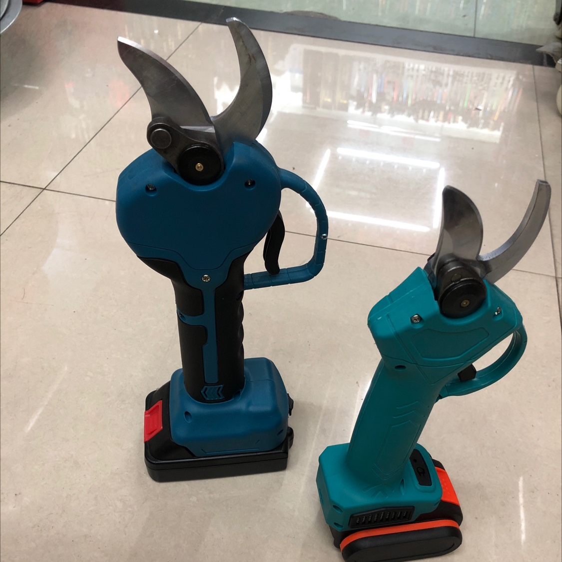 3.2 Lithium battery shears. Electric tools. Lithium battery tools Application Scenario