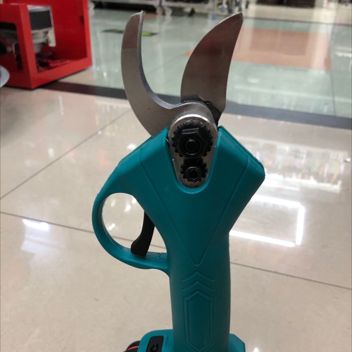Lithium battery scissors. Lithium battery tools, power tools
