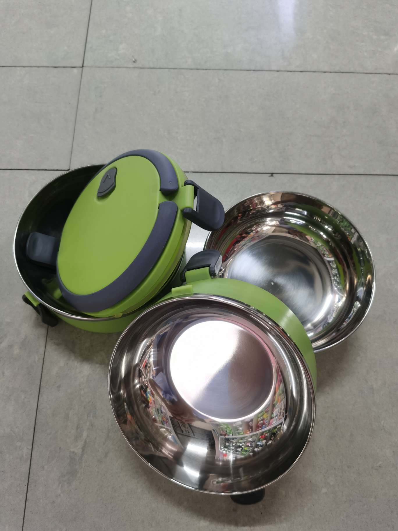 The three-layer insulated lunch box is round details Picture