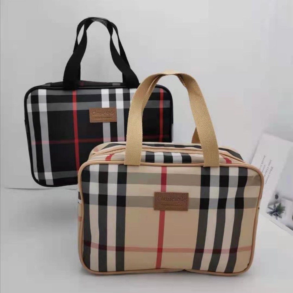 经典大格子防水布超大容量双手提洗漱包详情图1