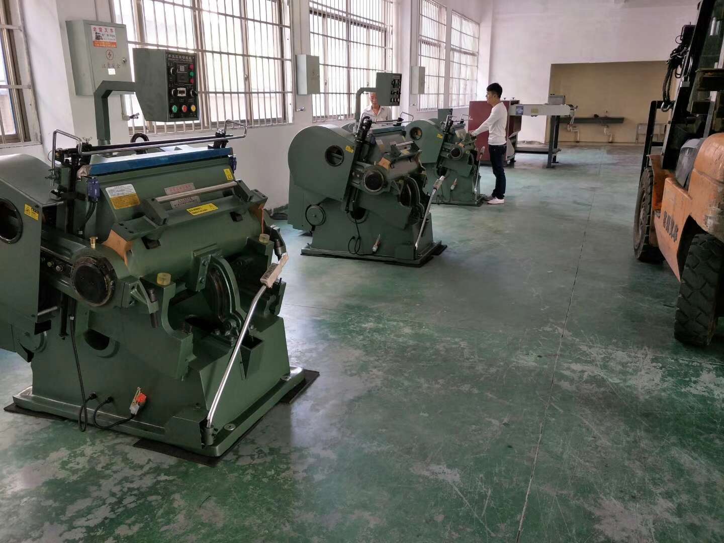 Model ML930 of the 930 heated weighted creasing die-cutting machine detail image 4