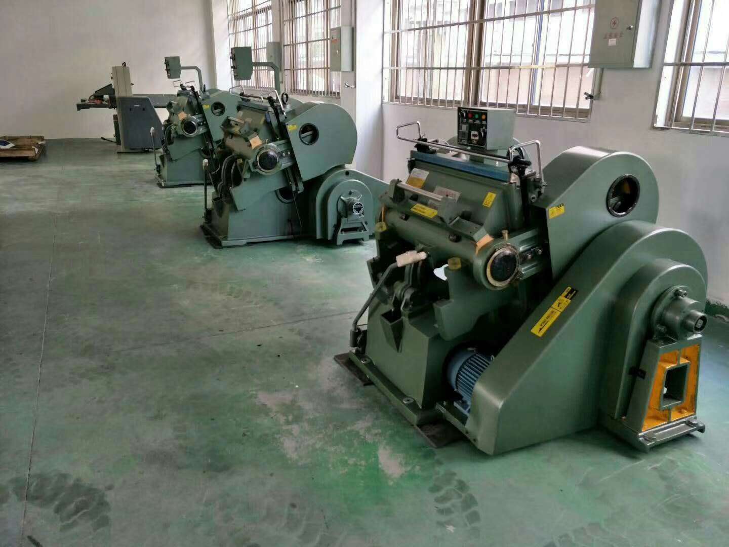 Model ML930 of the 930 heated weighted creasing die-cutting machine detail image 2