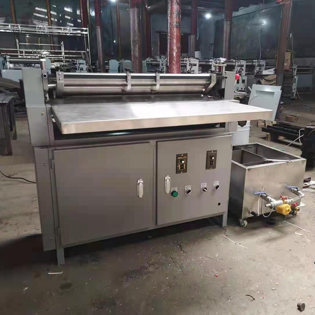 A deposit of 700 yuan for the gluing machine, glue machine and hot melt adhesive machine