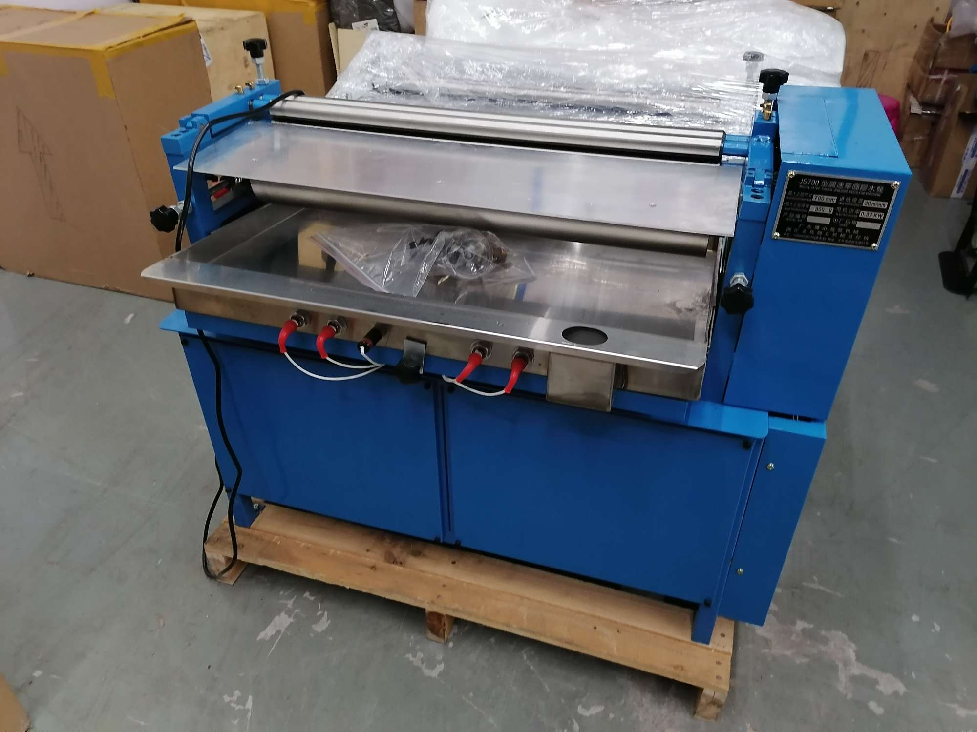 Deposit for the glue machine, glue machine, hot adhesive machine, water and hot dual-purpose machine Application Scenario