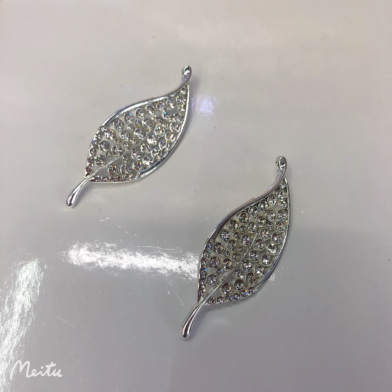 银色水钻树叶胸针