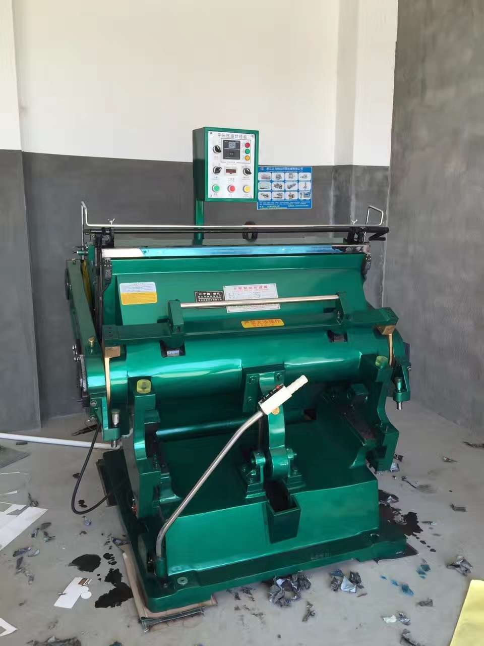Model ML930 of the 930 heated weighted creasing die-cutting machine detail image 1