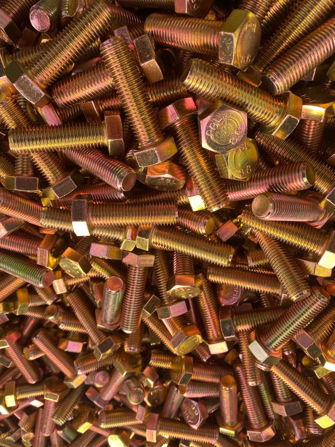 螺丝白底实物图