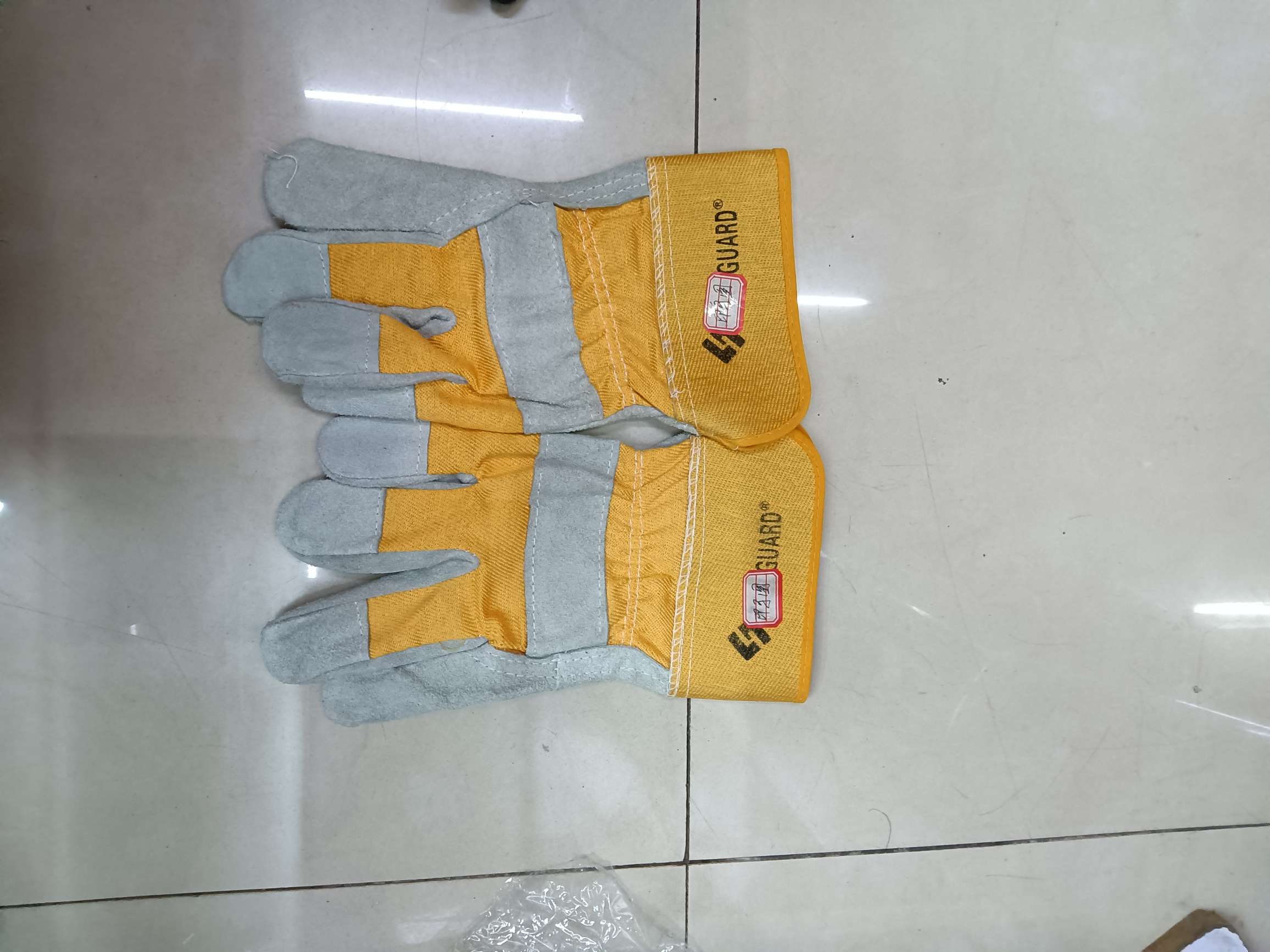 黄色本色皮手套产品图