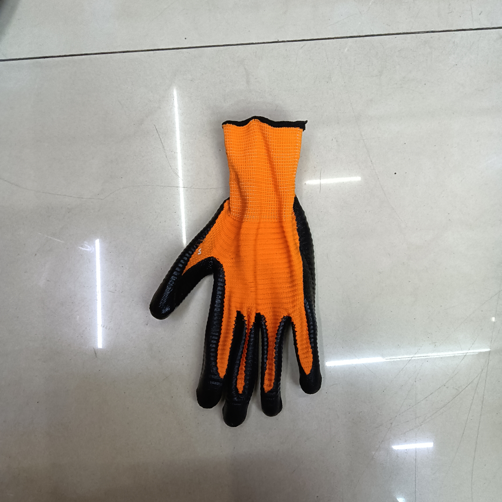 橘黄黑胶手套