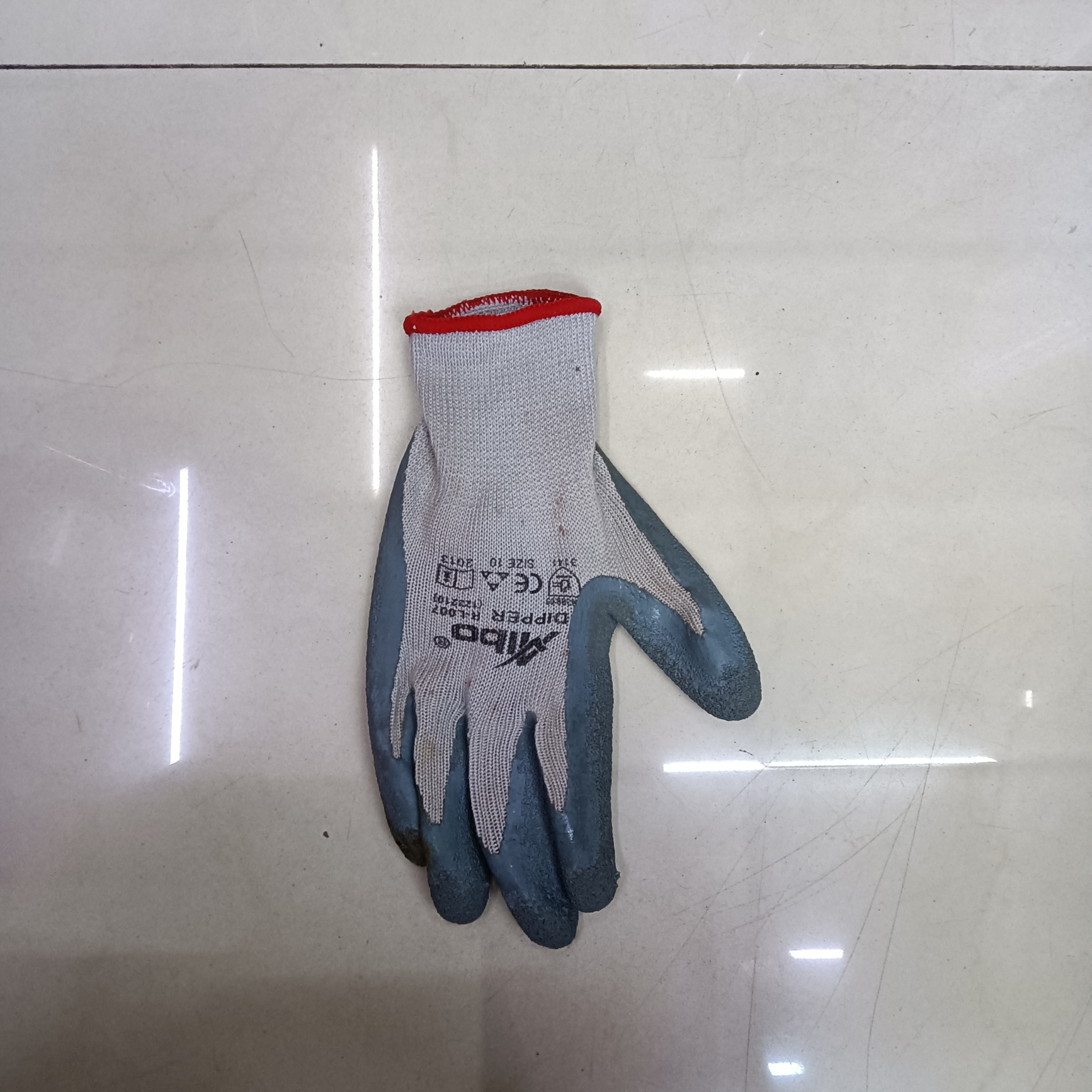 白色针织浅蓝胶手套