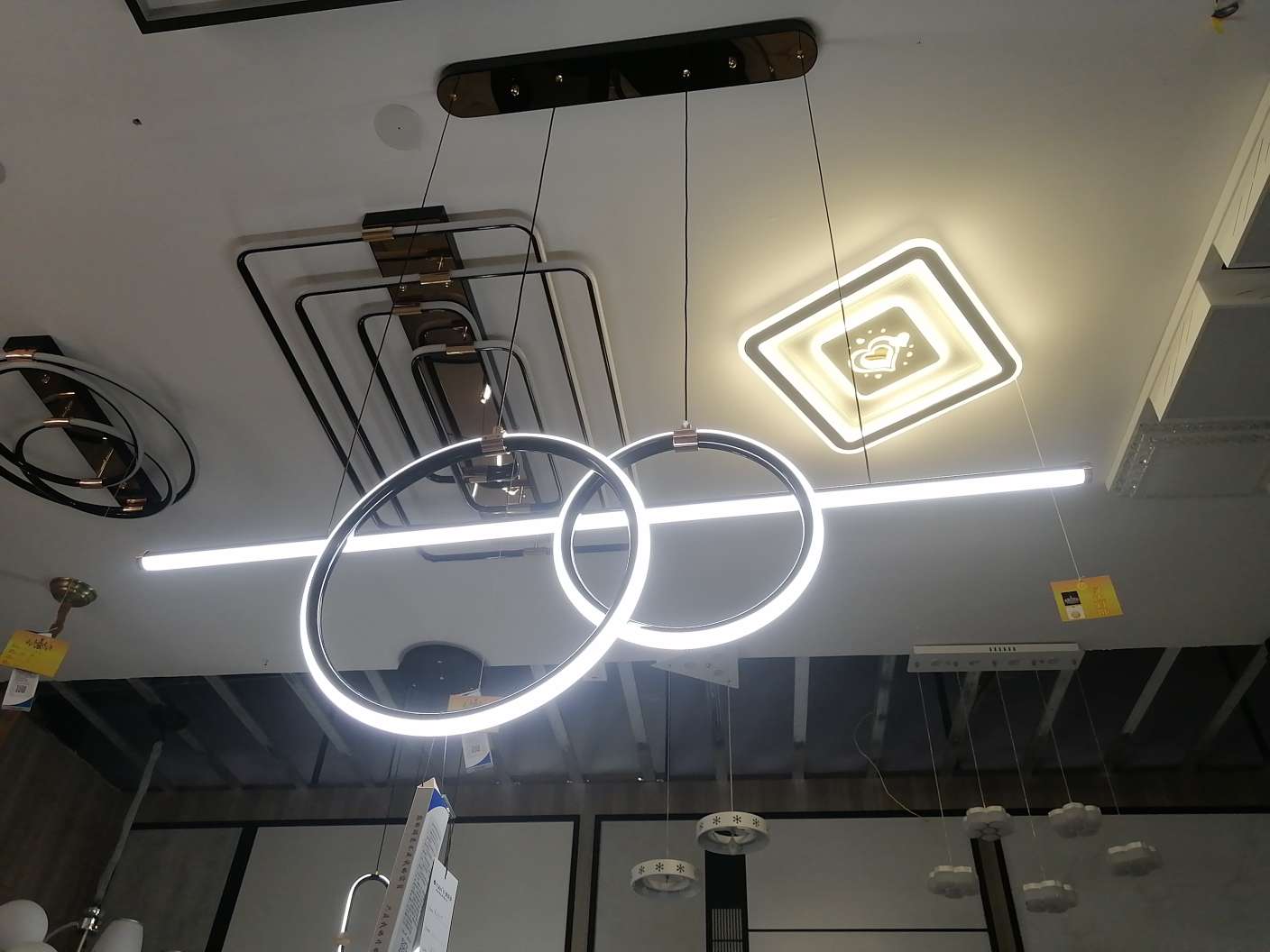 Chandeliers, dining room lights, corridor lights, modern lights, artistic lights details Picture