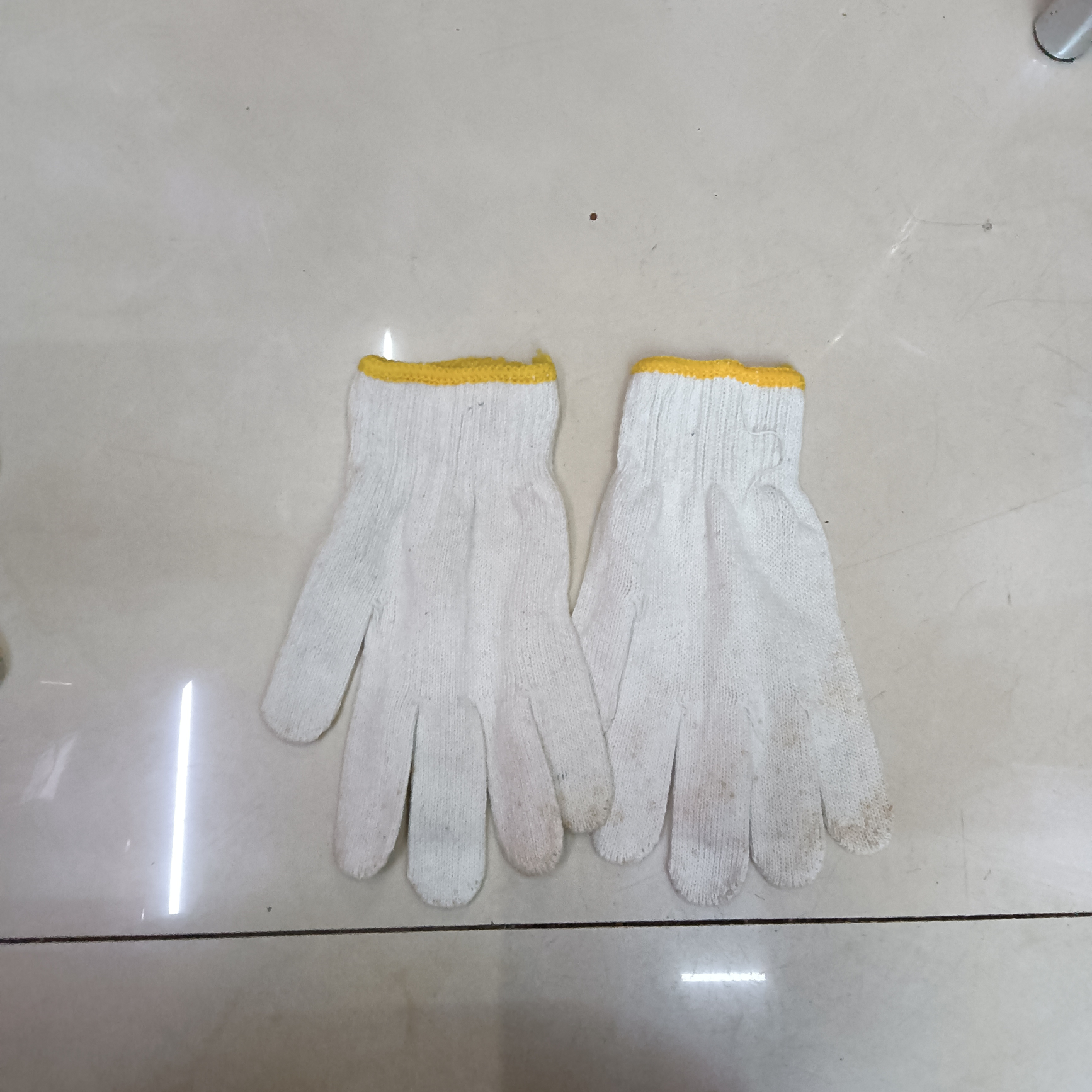 黄线针织手套