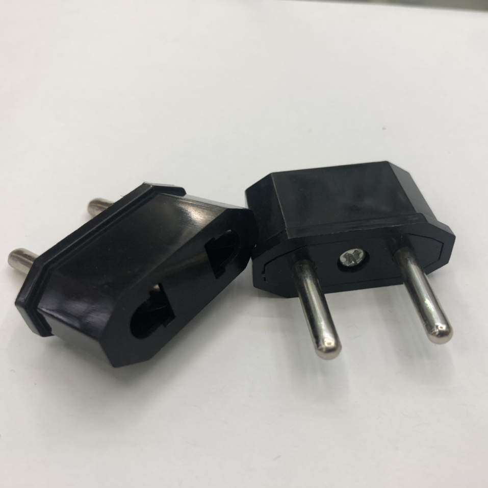Trapezoidal small European standard adapter plug