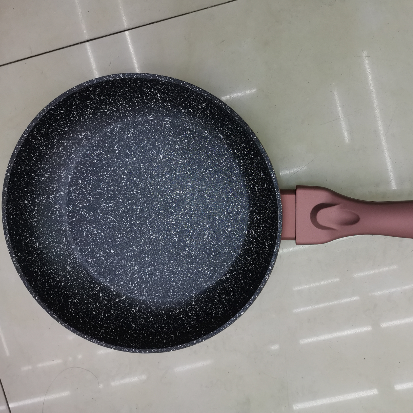 A 24cm frying pan