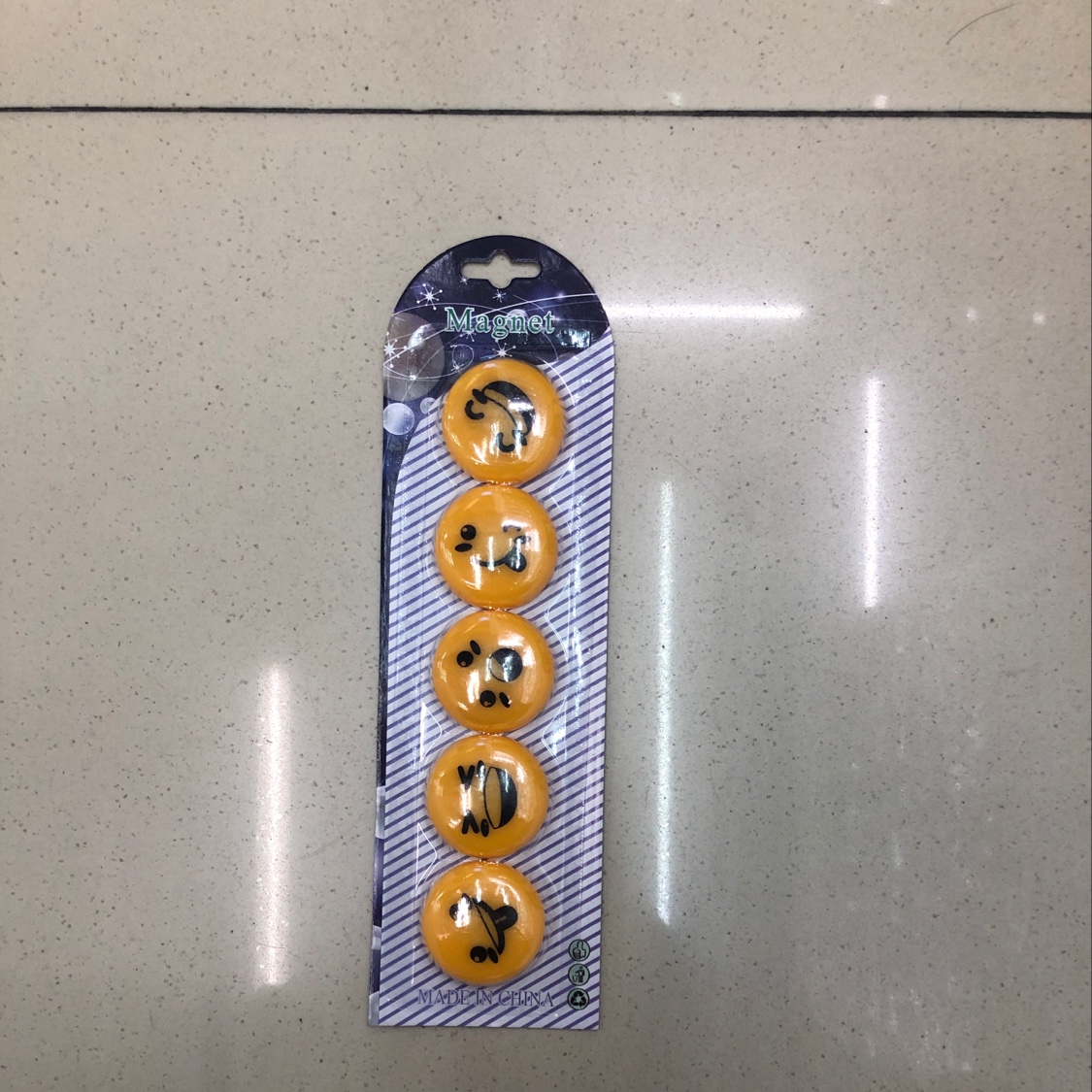 35-5黄色不同笑产品图