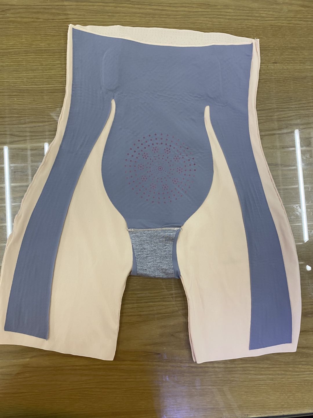 Pantalones suspendidos kaka detail image 2