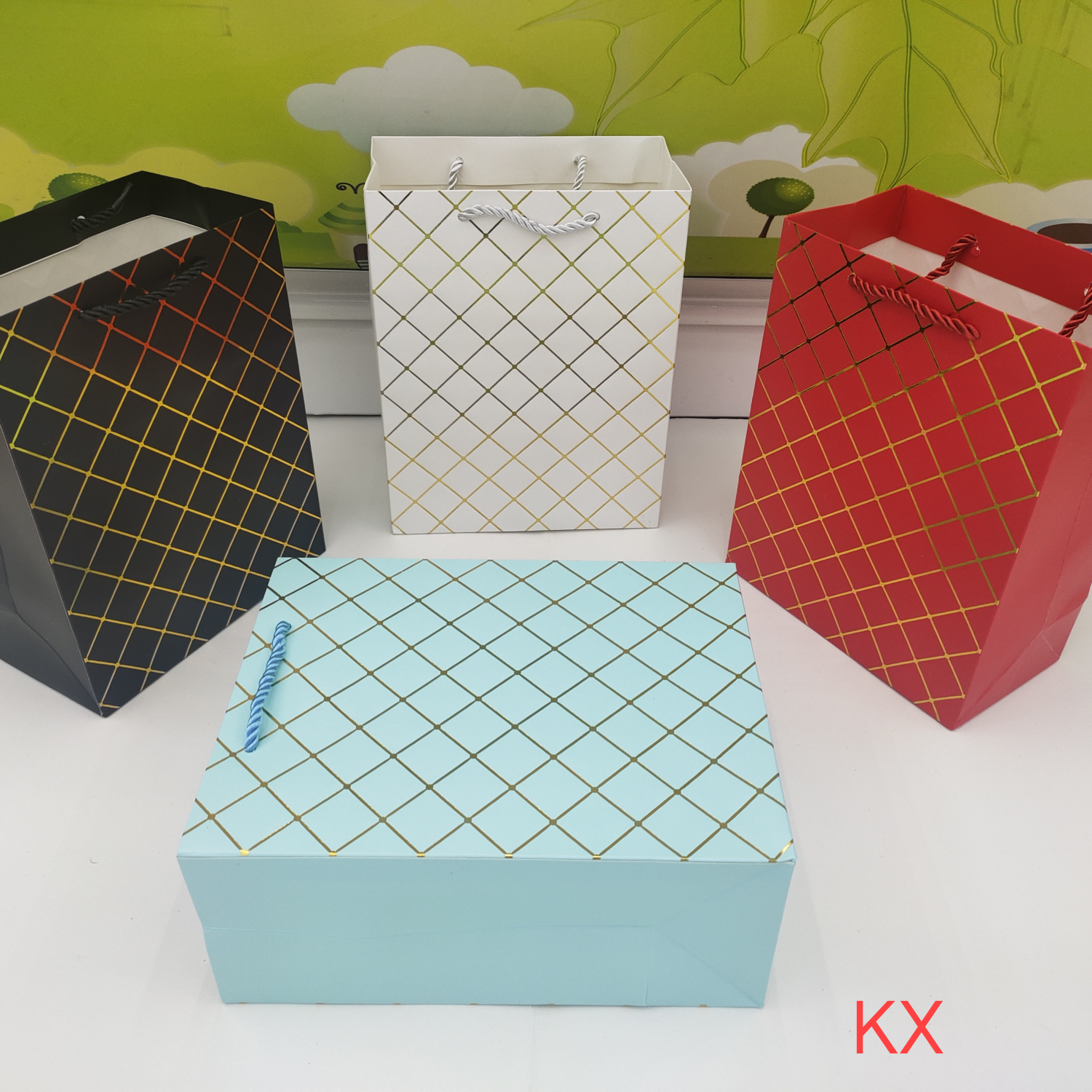 Simple gift bags, high-end gift bags, creative birthday packaging bags, hand-held bags, paper bags, large gift bags