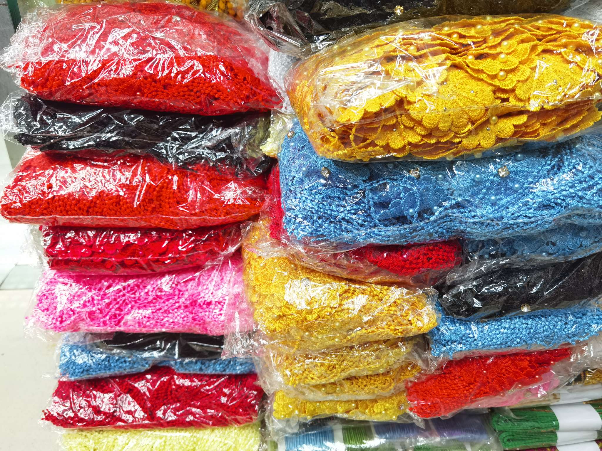 Water-soluble tassel lace with diamonds Specification image