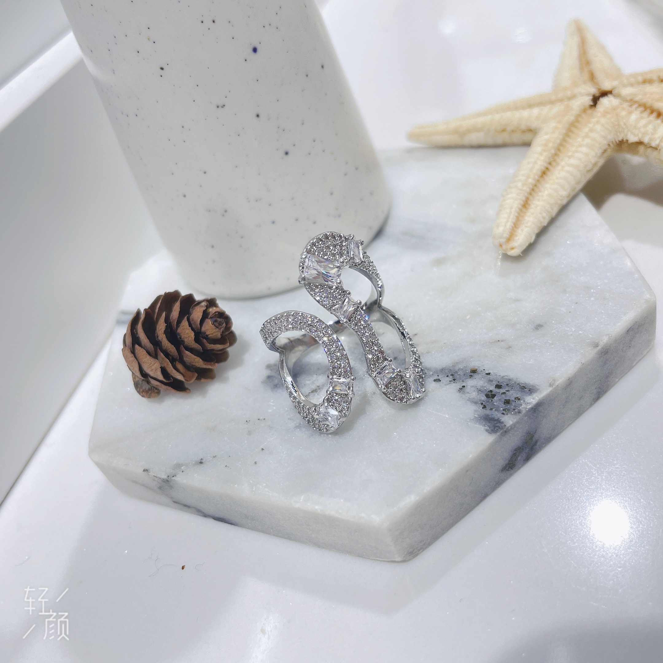 时尚流行戒指产品图