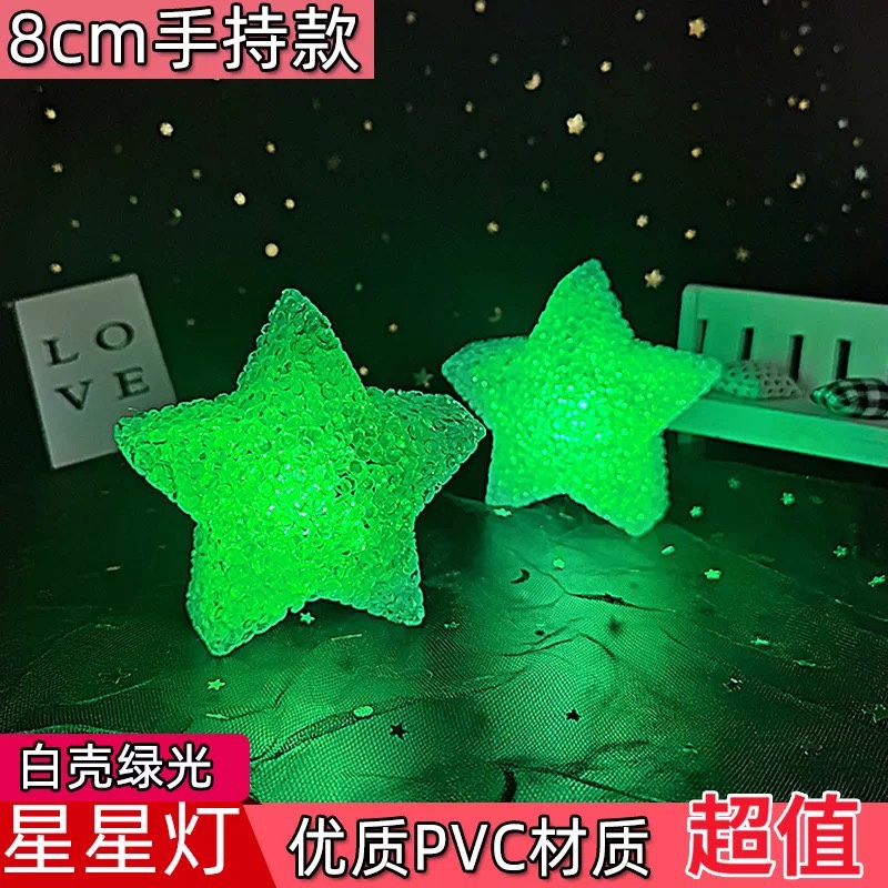 Stage performers holding star lights holding dance performance chorus holding small luminous five-pointed stars decorative props green