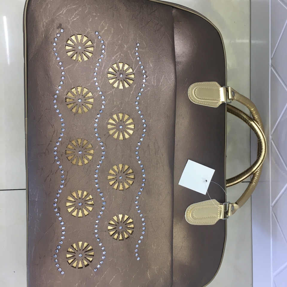 带钻时尚旅行包