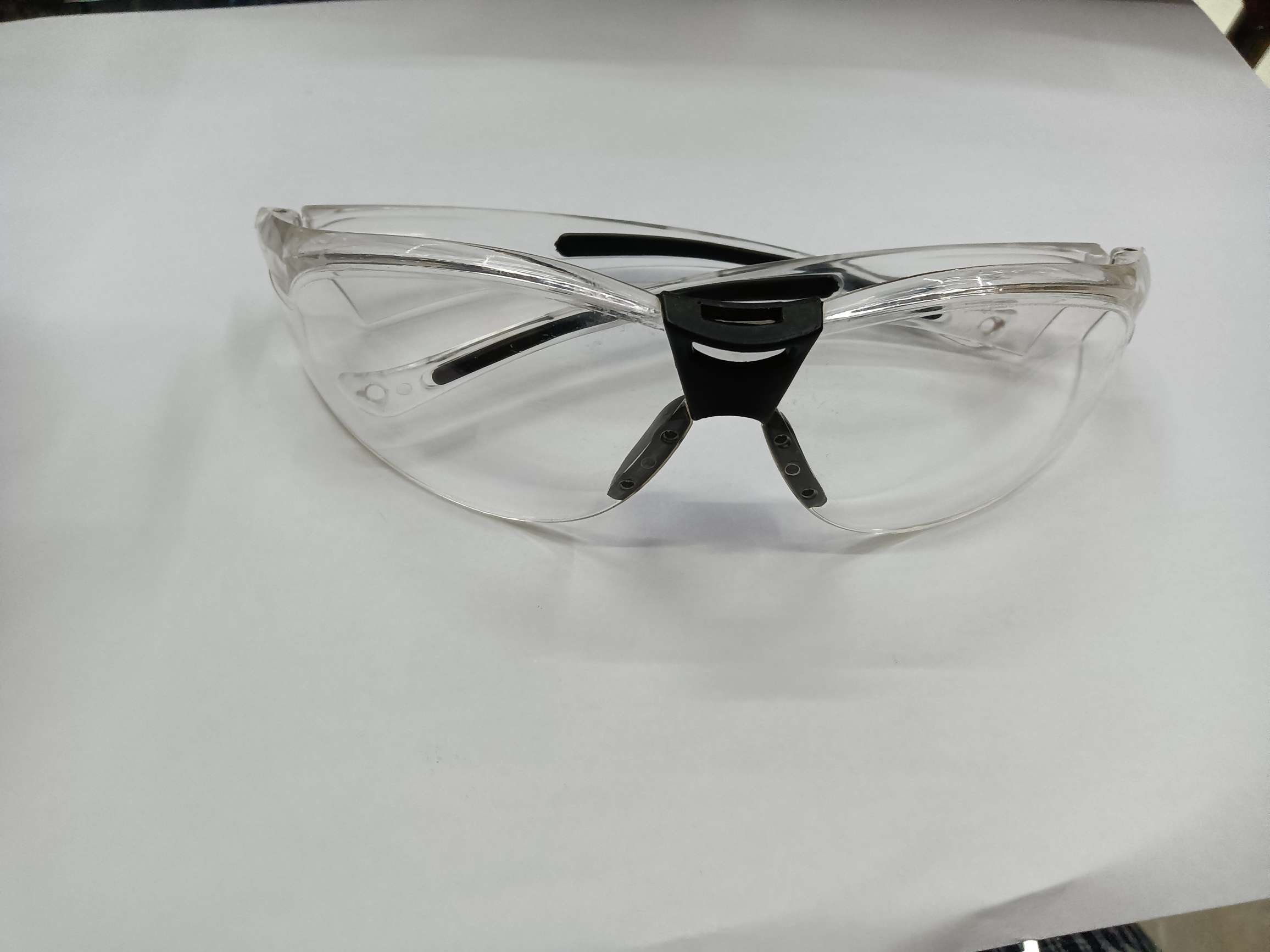 白架黑托眼镜产品图