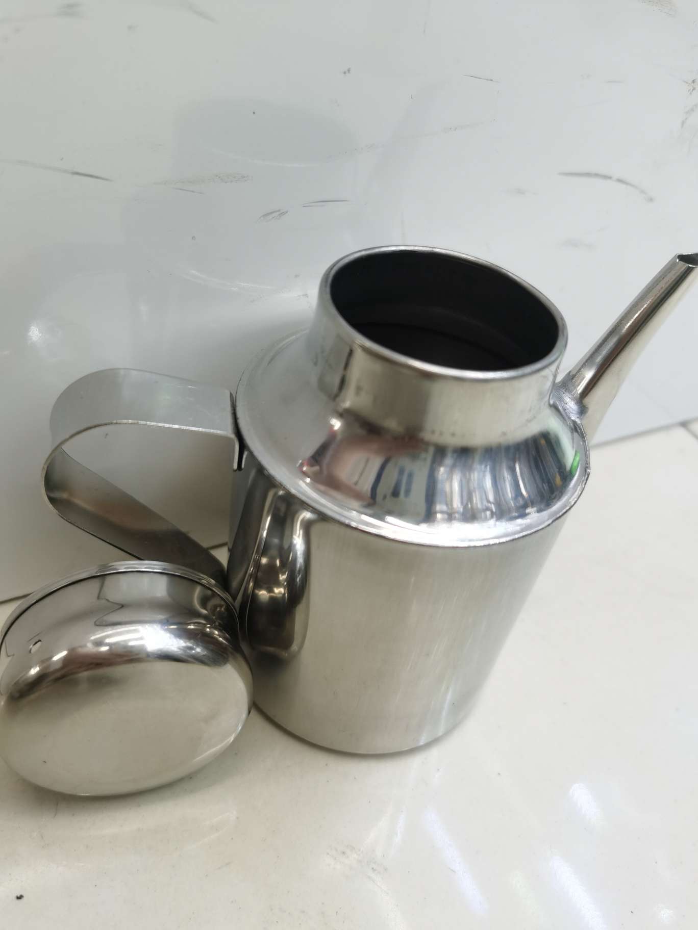 18-ounce oil can Specification image