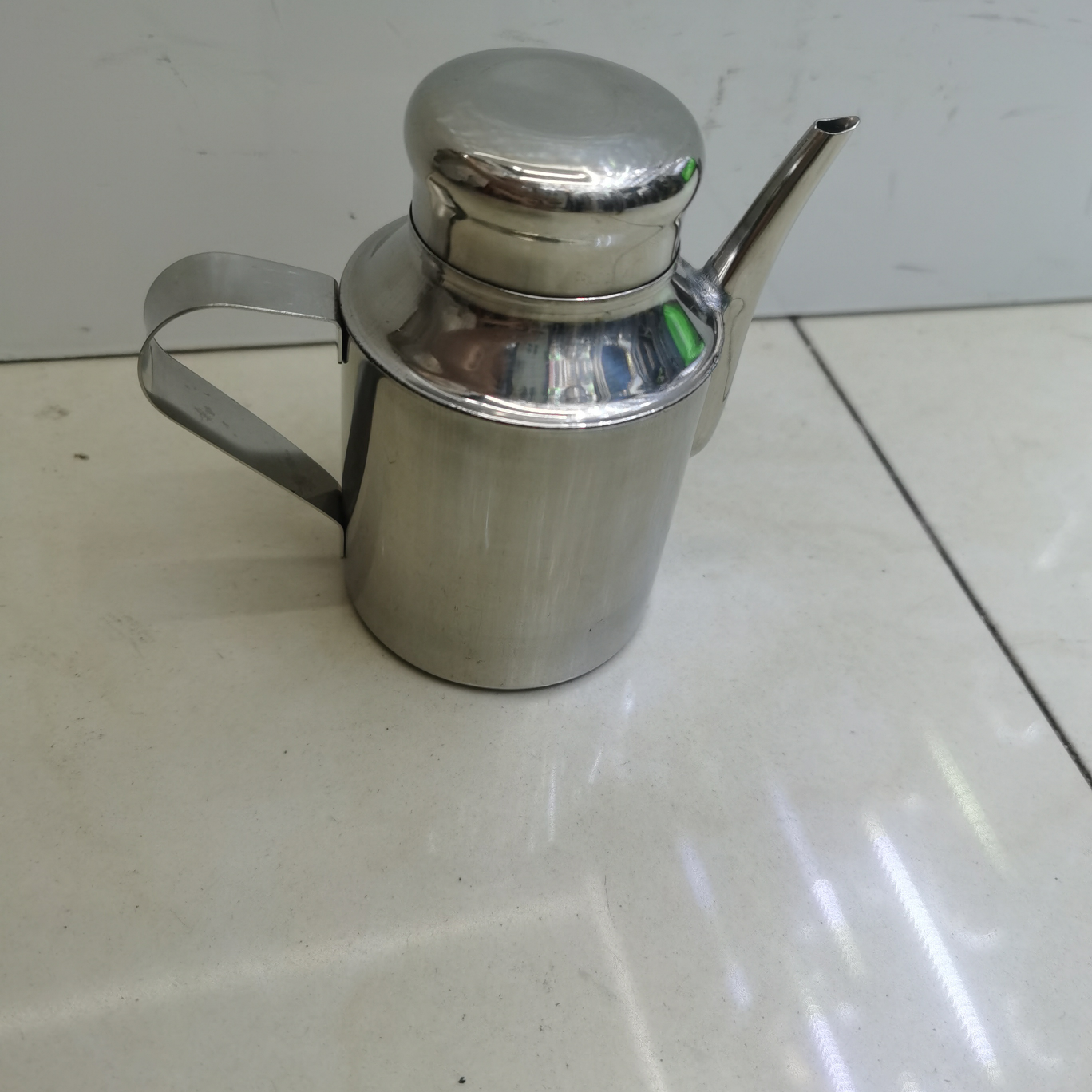 18-ounce oil can