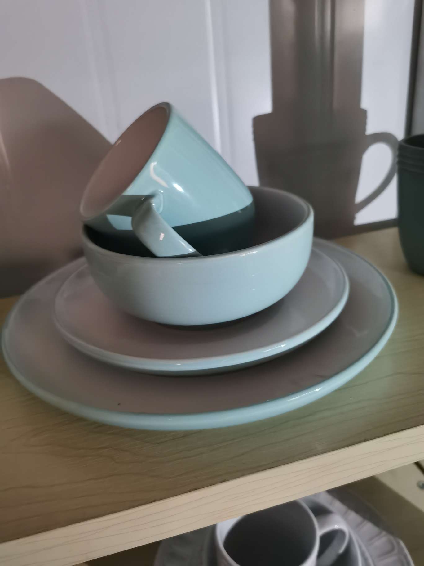 16 Head Color Glaze Tableware Set Application Scenario