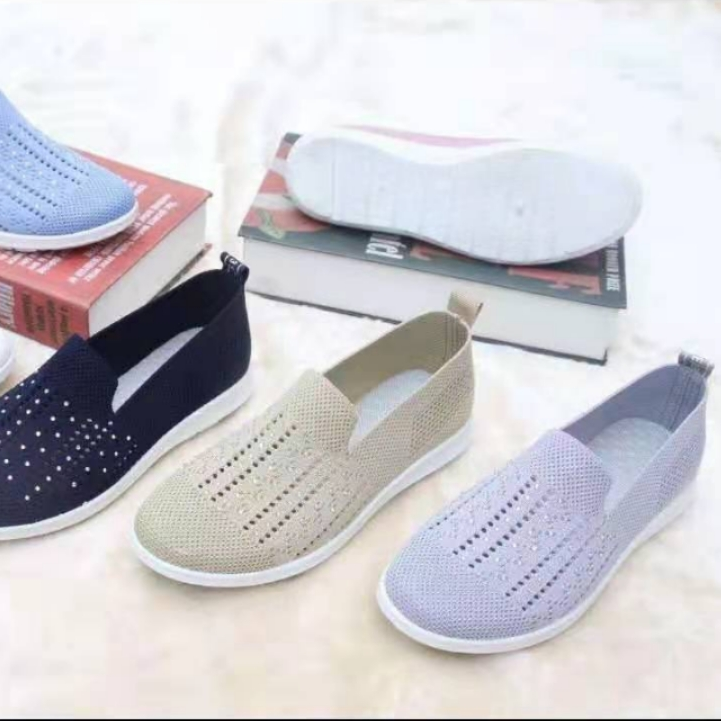 2021款女飞织运动透气休闲鞋