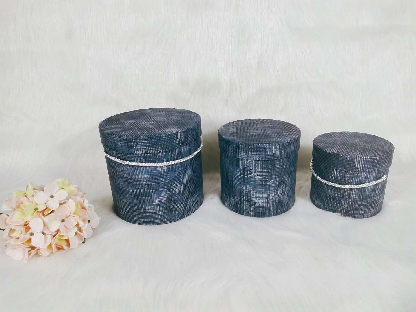 涌金礼品盒比心圆形花盒抱抱桶鲜花桶花束包装材料干花伴手礼品盒花艺插花盒新款花盒圆筒礼盒详情7