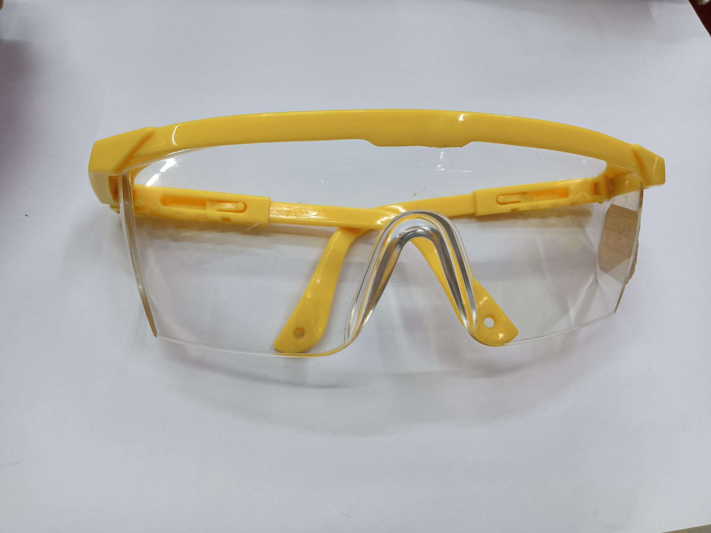 黄架白片眼镜产品图